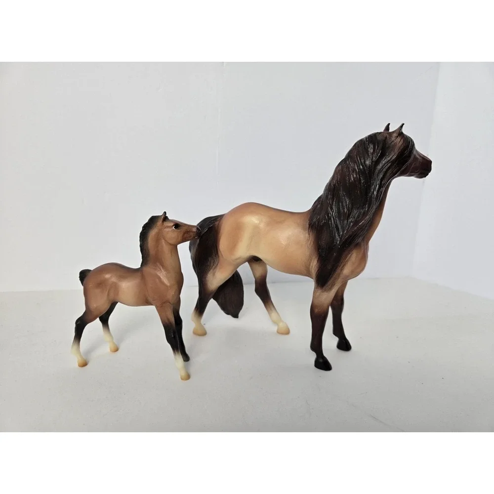 Breyer Model Horse set TSC Wild Mustang Masksa Helaku Mesteno